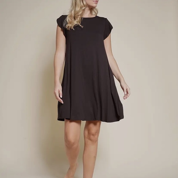 Tulip Sleeve Black Dress w/ Pockets - Picture 4 of 4